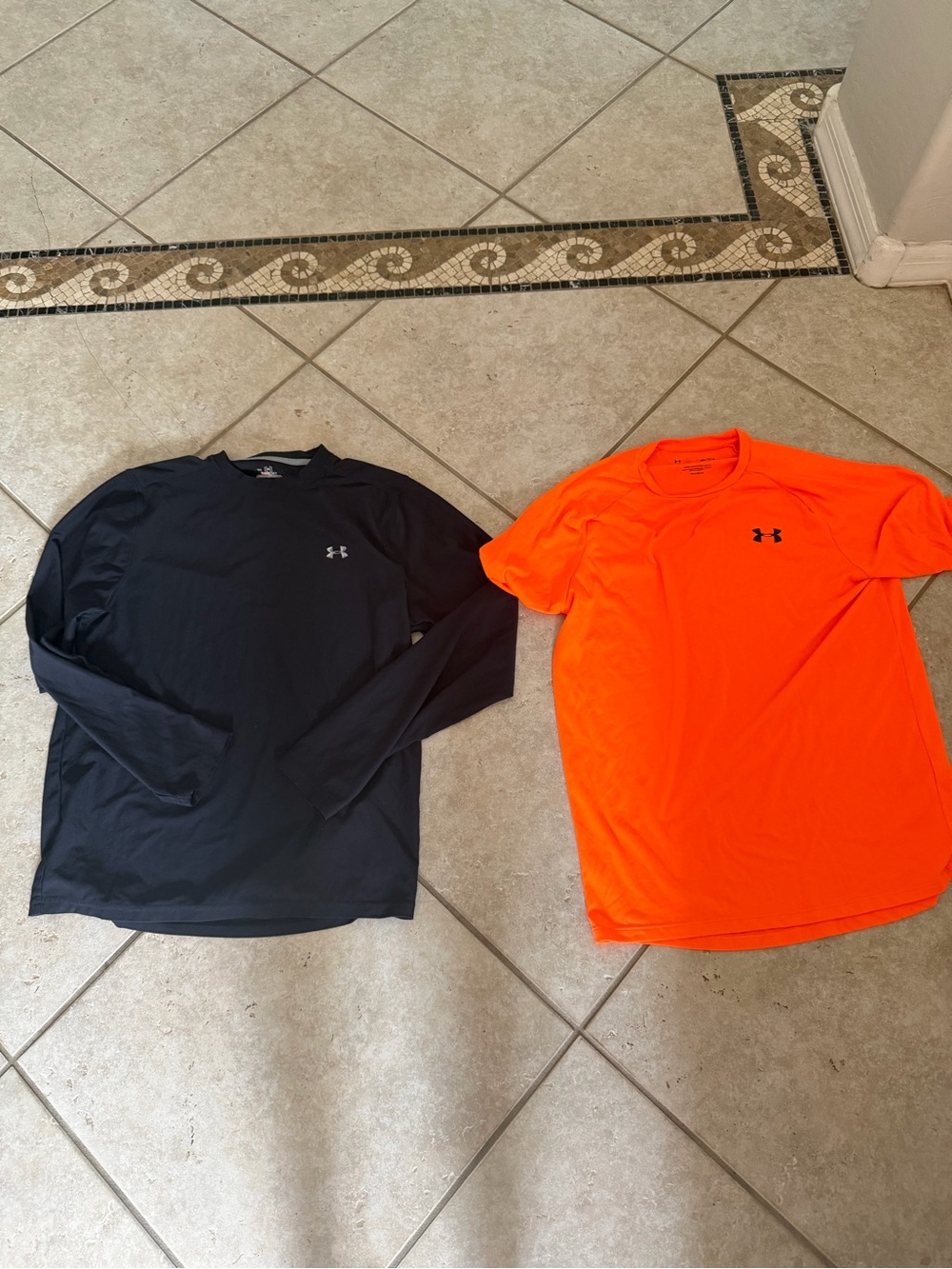 Under Armour Men's Tech Short Sleeve Shirt and long sleeve tops -